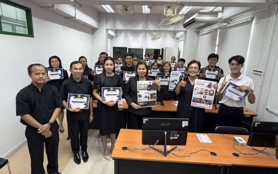 ผู้อำนวยการ ให้เกียรติเป็นประธานในพิธีมอบเกียรติบัตรแก่ผู้เข้าร่วมอบรมหลักสูตรระยะสั้น